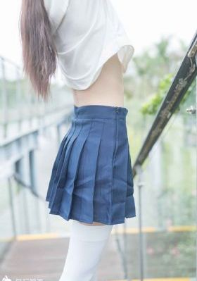 丝袜女店长的闷湿丝袜_DVD在线播放观看