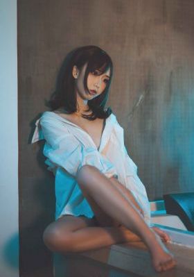 开车带美女上山打扑克的图片_蓝光高清在线观看